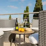 Palm Springs Mellieha By Homely *