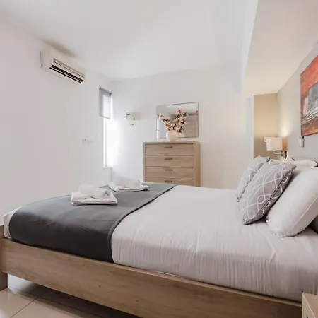 Villa Palm Springs Mellieha By Homely *