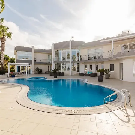 Villa Palm Springs Mellieha By Homely Ix-Xaghra ta' Barra