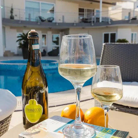 Palm Springs Mellieha By Homely Villa Ix-Xaghra ta' Barra