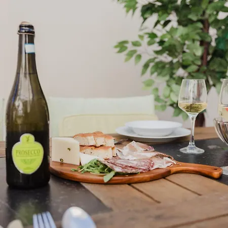 Villa Palm Springs Mellieha By Homely *