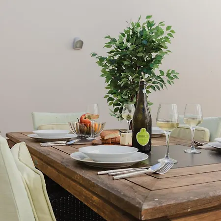Apartment Palm Springs Mellieha By Homely *