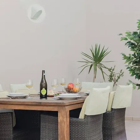 Palm Springs Mellieha By Homely *