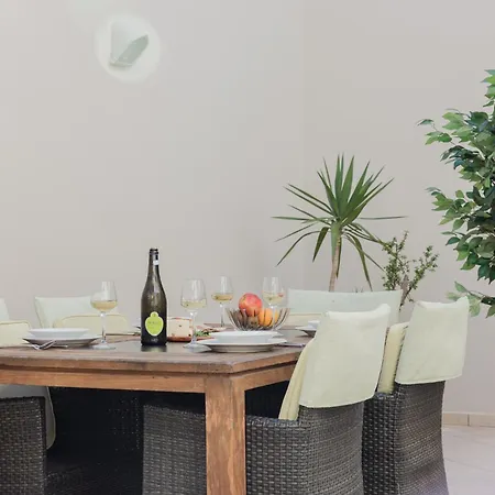 Palm Springs Mellieha By Homely *