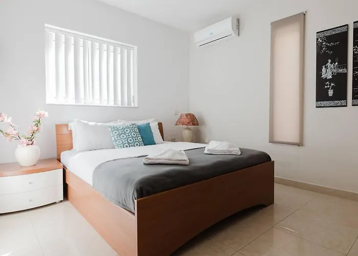 Palm Springs Mellieha By Homely *