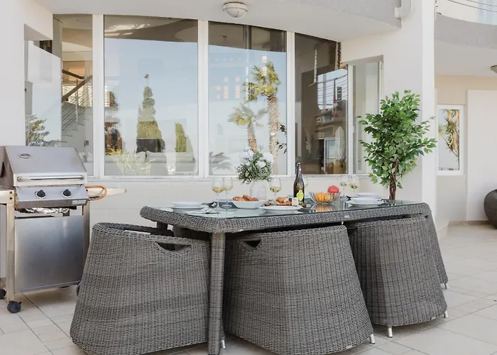 Palm Springs Mellieha By Homely *