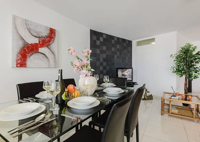 Villa Palm Springs Mellieha By Homely *