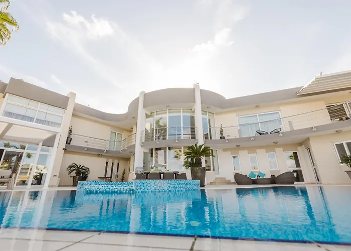 Palm Springs Mellieha By Homely *